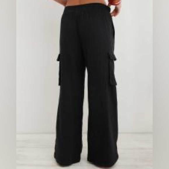 Aerie “pool to party” cargo pants, black/small - Picture 4 of 4